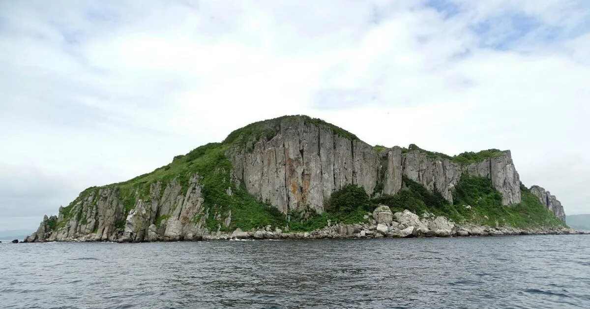 Остров Герасимова Приморский край. Остров Матвеева Приморский край. Гавриловский архипелаг. Остров Герасимова Приморский край Маяк.