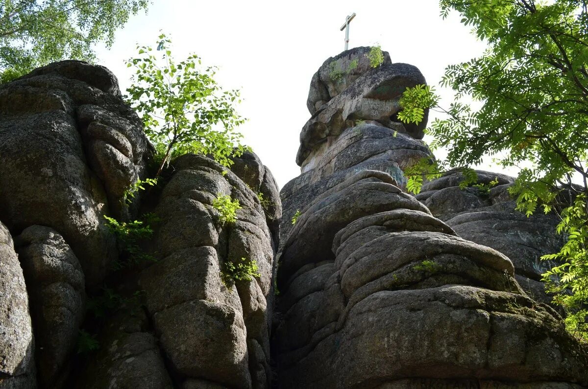 скала 4 брата белокуриха. гора церковка в белокурихе легенды. гора 4 брата белокуриха. гора 4 брата белокуриха. 4 брата белокуриха.