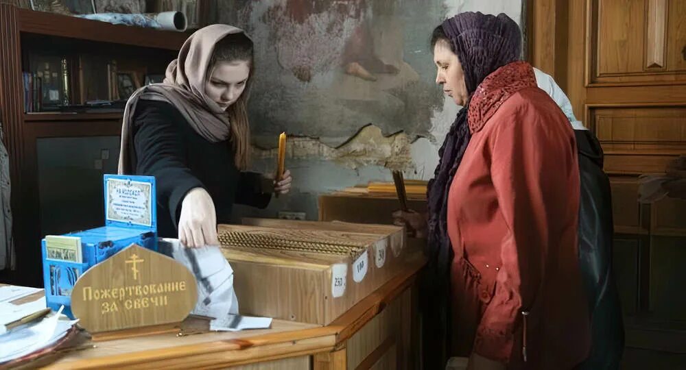 пожертвование денег. сбор пожертвований в церкви. сбор пожертвований на храм. священники и деньги. собирать деньги на храм.