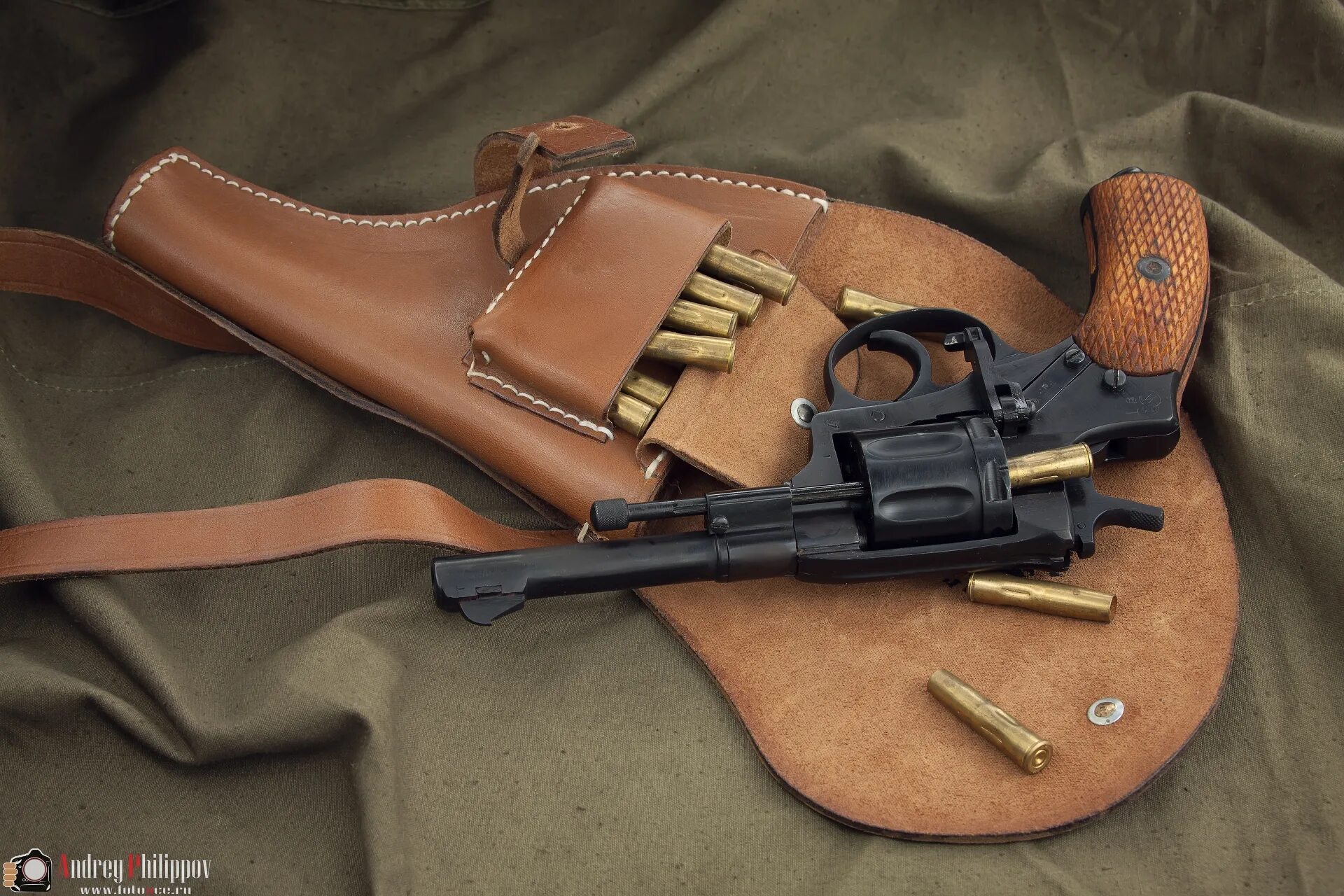 Охолощенные пистолеты купить. Наган СХП. Револьвер Наган. Охолощенное оружие Наган. Револьвер Наган 1895 года.