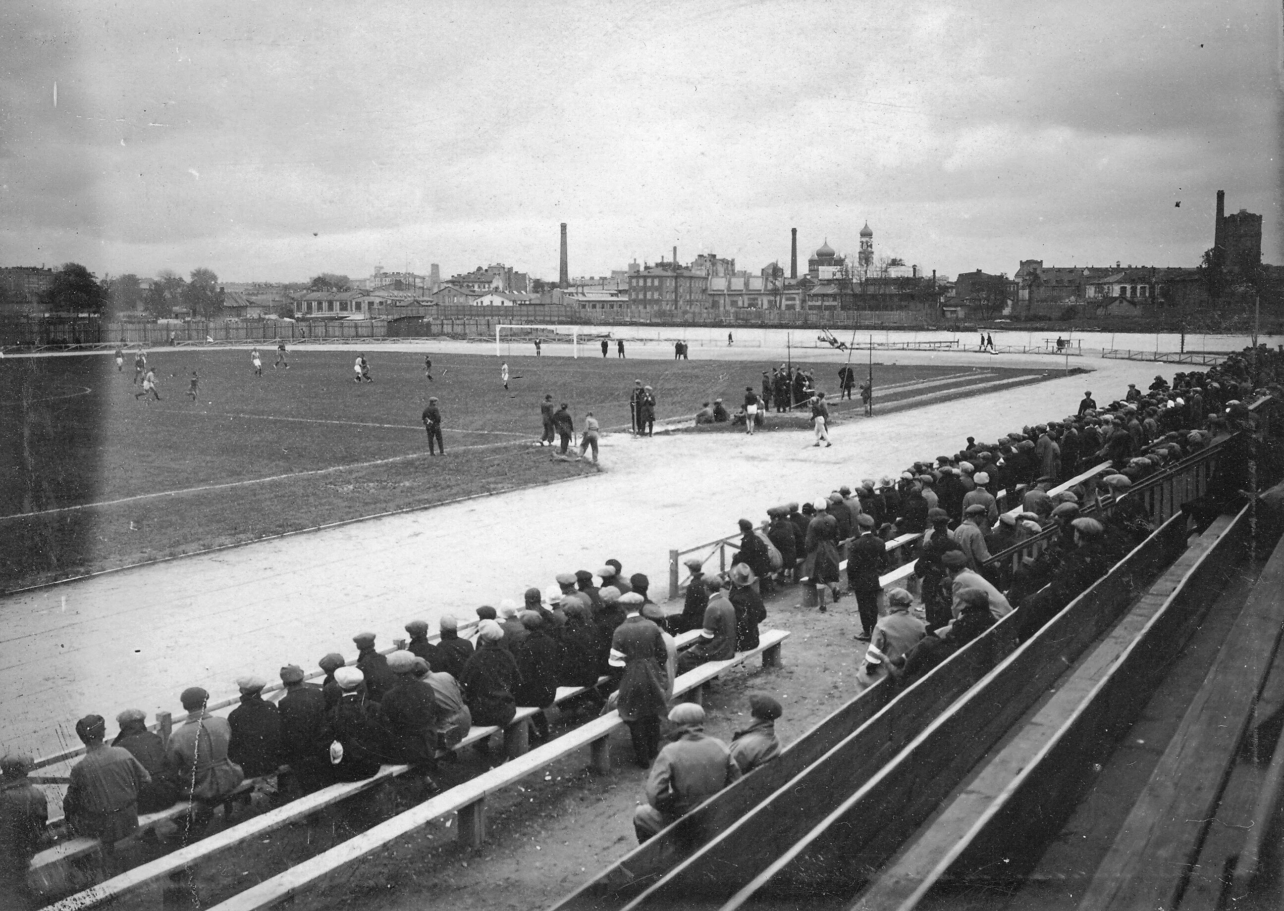 Стадион Динамо на Крестовском острове в СПБ. Матч 1942 на стадионе Динамо. Стадион Динамо Ленинград Крестовский остров. Стадион Динамо 1932. Стадионы ленинграда