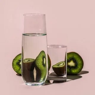 Отражение из стекла в воду