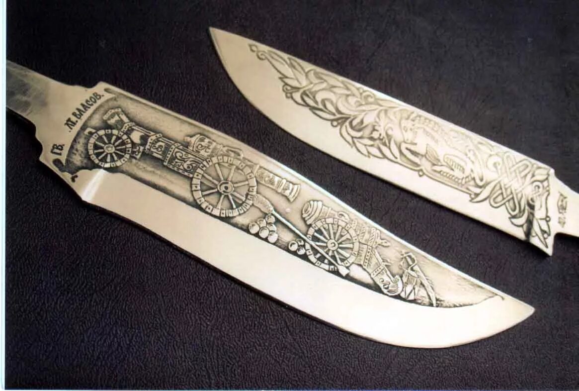 Рисунок на лезвие ножа. Узоры на ножах. Орнамент на лезвии ножа. Травление клинка. Красивые узоры на ножах.