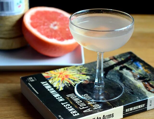 Хемингуэй спешл коктейль. Эрнест хемингуэй с дайкири. Хемингуэй спешл. Hemingway special коктейль. Хемингуэй спешл.