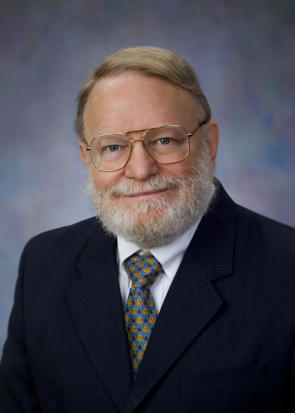 Учитель мужчина в очках. Настоящие профессора. Профессор в очках. Настоящие профессора. Профессор у доски.