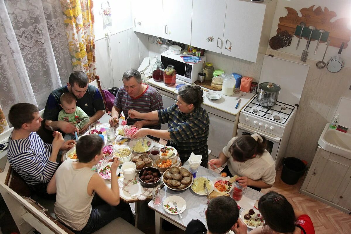 Я закодировался. Встреча гостей. Родственники требуют квартиру. Выгнали из квартиры. Родственники требуют квартиру.