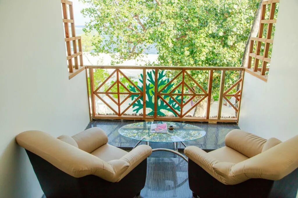 Севен дома. Seven Corals 3 остров Маафуши. Seven Corals Мальдивы. Rihiveli Maldives Resort (ex. Rihiveli the Dream) 3*. Aquzz Inn Maafushi (ex.Beachwood Hotel & Spa Maldives) Guest House.