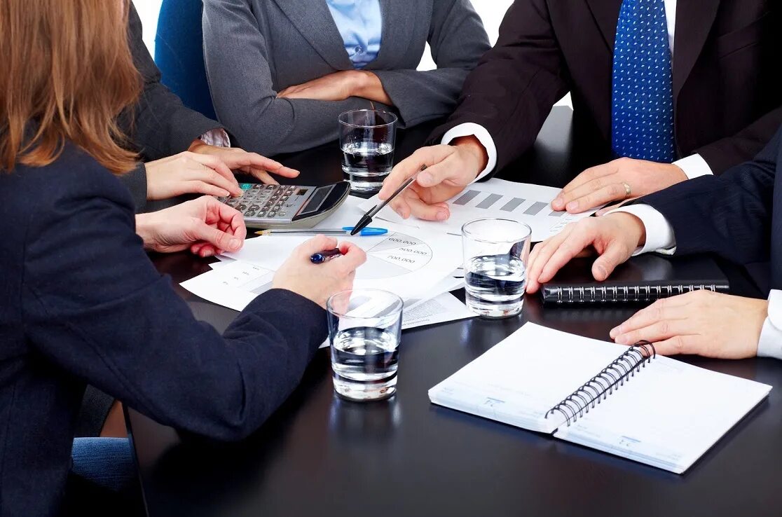 Менеджмент. Деловые переговоры. Юрист в суде. Адвокат в суде. Сфера интересов предпринимателей.