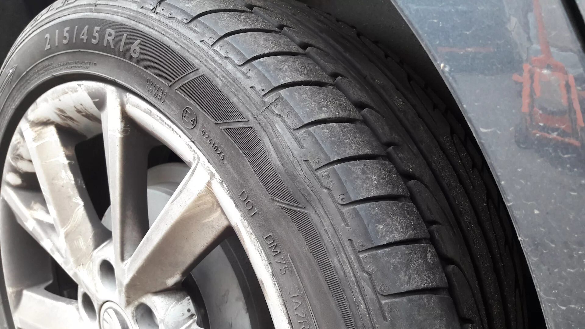 Летняя резина какую купить r16. Dunlop SP Sport Maxx 215/45 r16. 215/45 R16. 215/45r16 Skoda Rapid. 215 45 R16 Шкода Рапид.