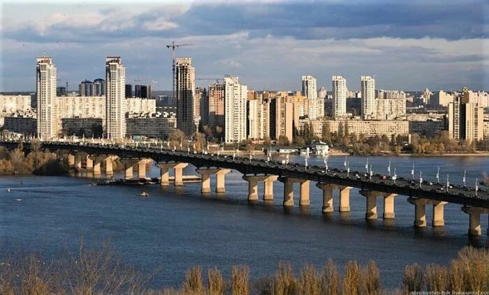 На мосту Патона в Киеве частично ограничат движение до 15 августа