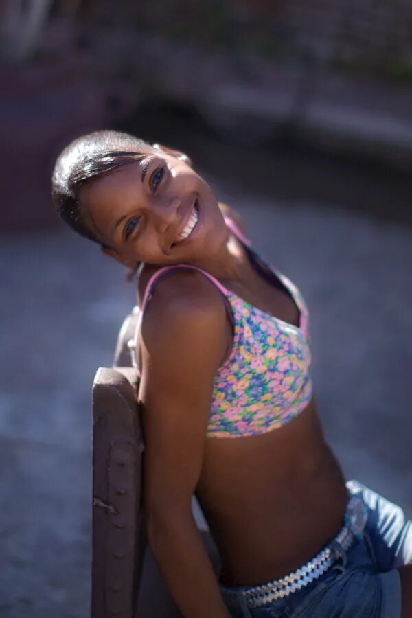 Смуглая девушка в купальнике. Джазма кендрик в купальнике. Худая кубинка. Красивые девушки кубы. Красивые мулатки.