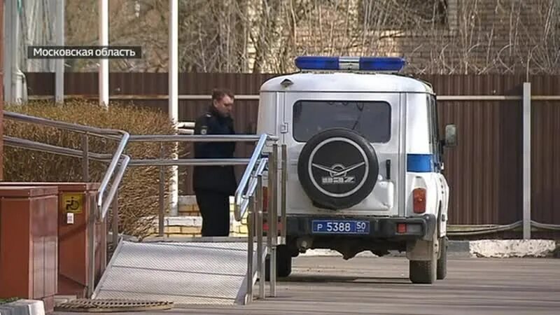 Задержания преступника на транспорте. Полицейский уаз хантер. Кто расстрелял полицейских в орехово зуево. Меры пресечения фото. Поезд метро.