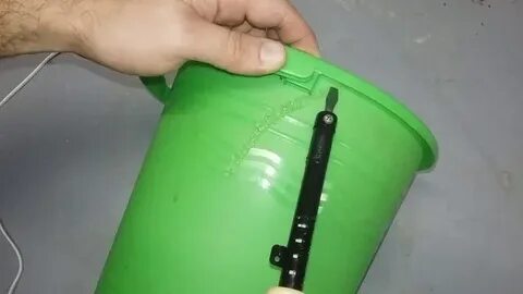 Трещина пластмассового ведра