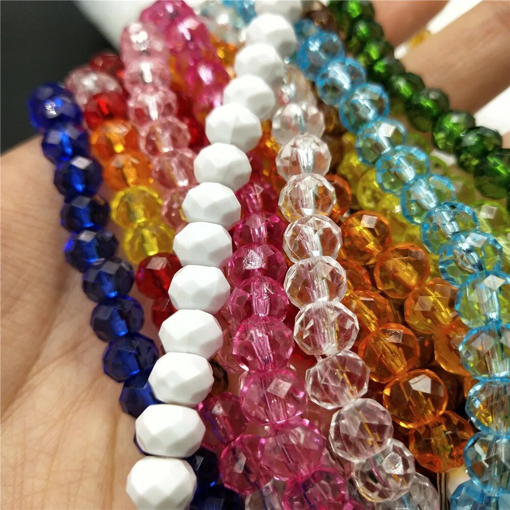 Деревянные кольца для рукоделия. Бусины для подвесок. Бусы для рукоделия. Разноцветные бусинки. Цветной бисер.