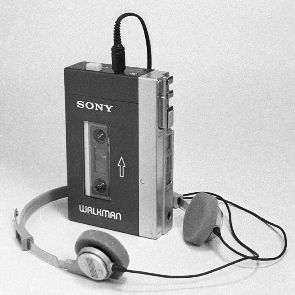Самая первая аудиозапись. Аудиоплеер Sony Walkman 1979. Sony Walkman кассетный первый. Walkman TPS-l2 (1979). Аудиоплеер Sony Walkman кассетный.