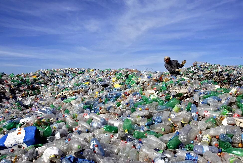 Пластиковых отходов. Пластиковые отходы. Свалка пластиковых бутылок. Пластиковые бутылки отходы.