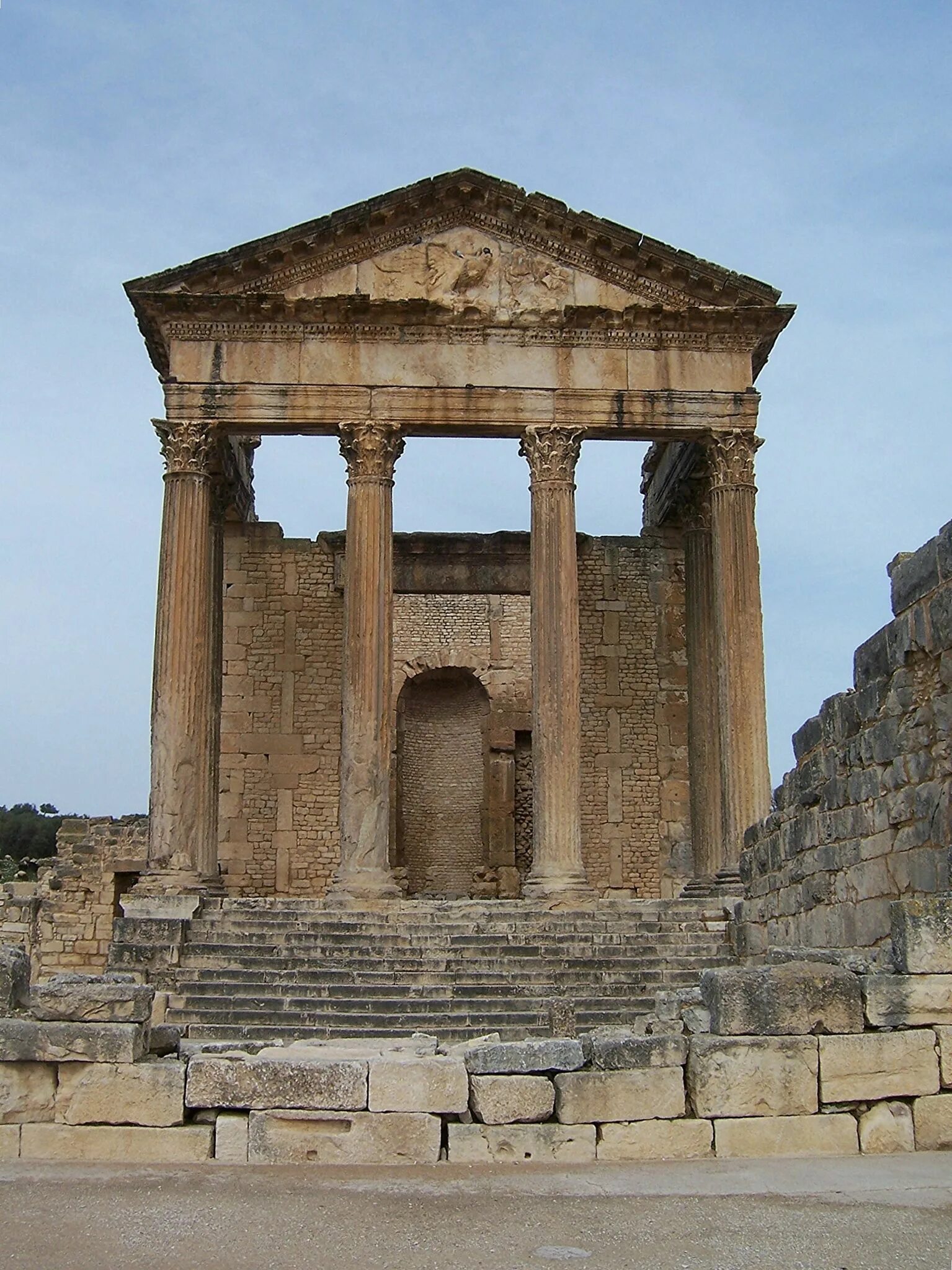 Roman temple. Древний город Дугга. Дугга Тунис. Карфаген. Дугга Тунис фото.