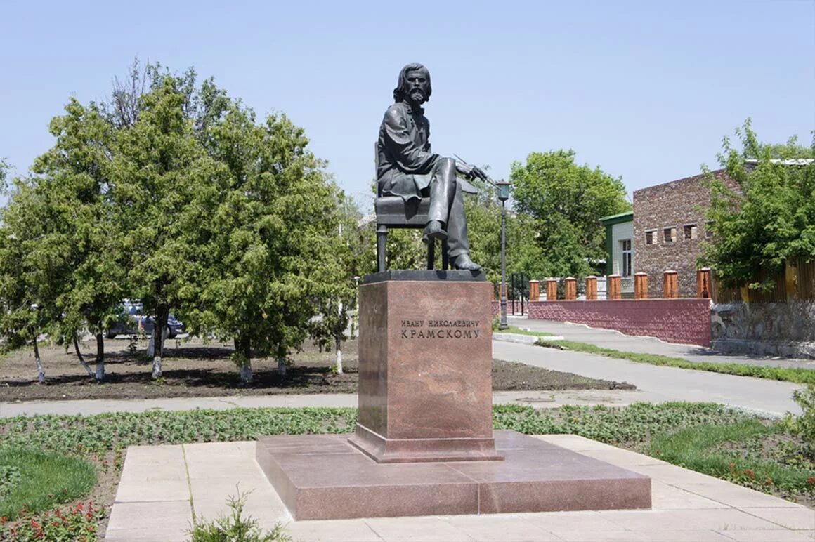 Памятник Крамскому в Острогожске. Крамской памятник в Острогожске. Острогожск Воронежской губернии. Памятник и.н. Крамского Острогожск. Исторические памятники воронежа