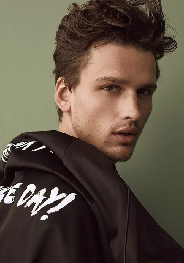 Симон модель. Саймон нессман. саймон нессман (simon nessman). simon nessman модель. simon nessman 2025.