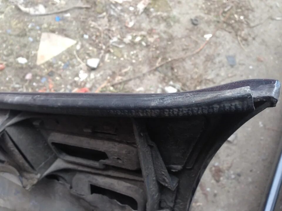 Уплотнитель заднего бампера. Уплотнитель бампера бмв е34. бмв е39 уплотнитель бампера. bmw e39 уплотнитель бампера заднего. уплотнительная резинка для заднего стекла бмв е39.