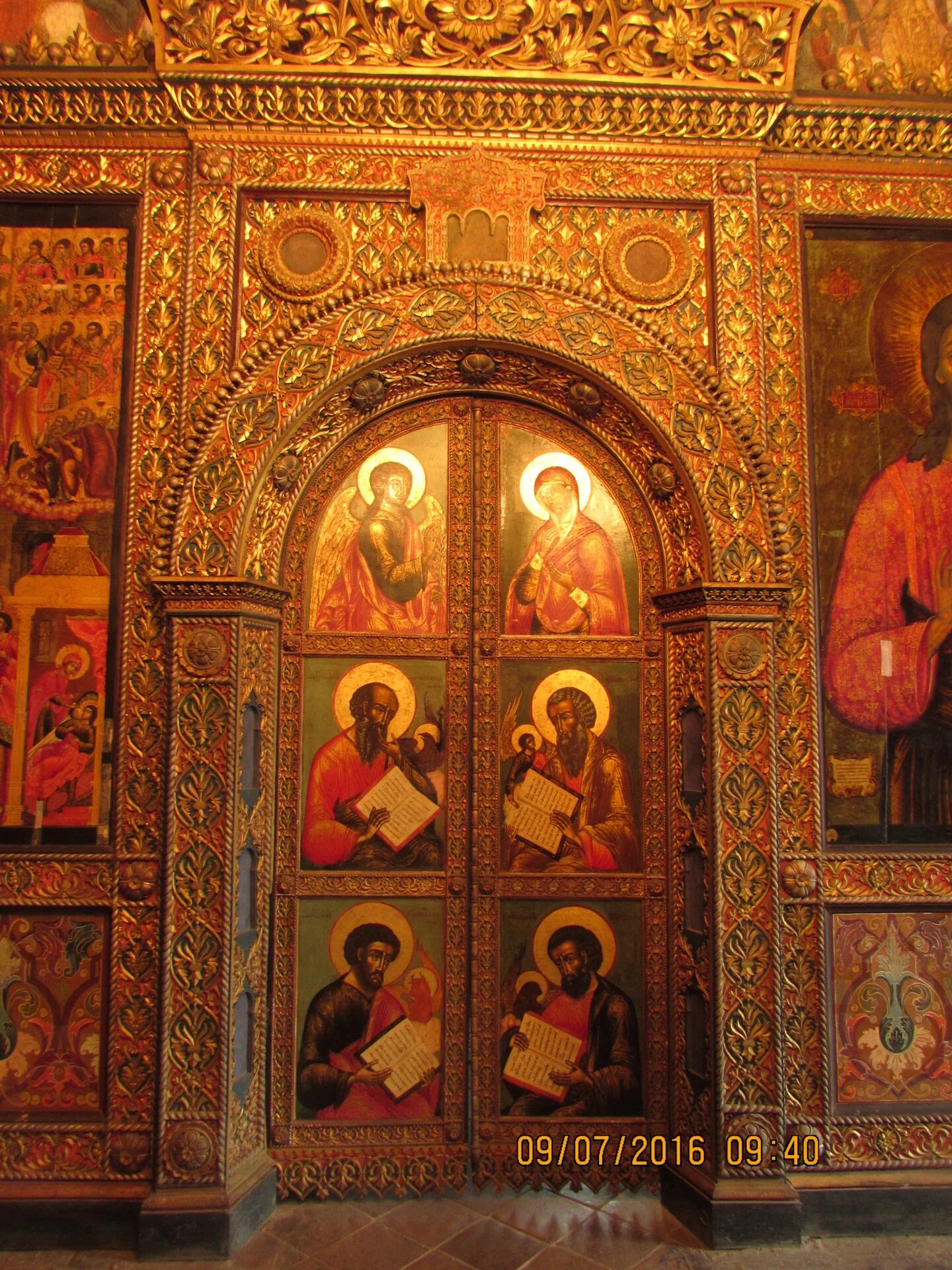 Икона богородицы непроходимые врата. Непроходимая стена икона божьей матери. Икона богородицы непроходимая дверь. Господь господь иисус христос икона. Киккос монастырь на кипре икона божьей матери.