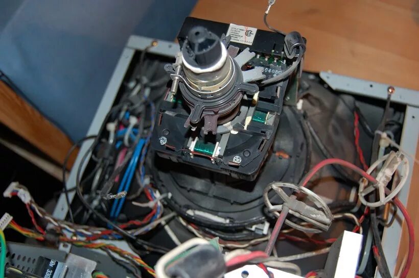 Медь в старых телевизорах. Сколько меди в кинескопе. Ламповый телевизор кинескоп. Сколько меди в кинескопе. Сколько меди в кинескопе.