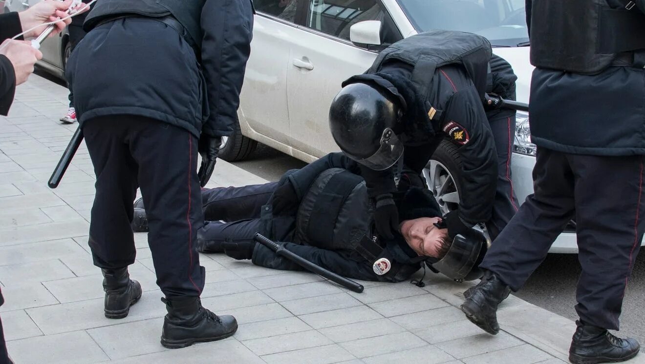 Оформите мне нападение на сотрудника при исполнении. Нападение на сотрудника полиции.
