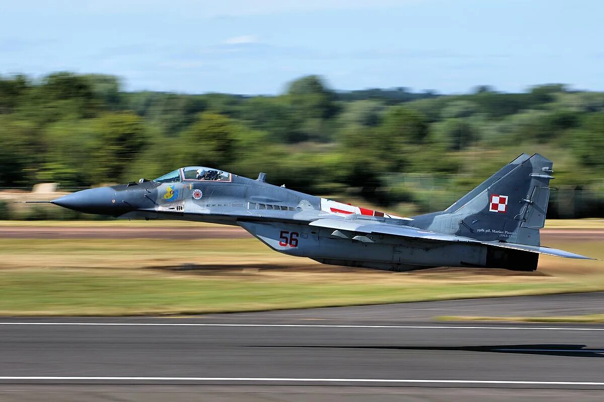 Скорость истребителя миг 29. Mig 29. Миг-29 истребитель. Миг-29 ВВС Польши. Mig-29 Fulcrum.