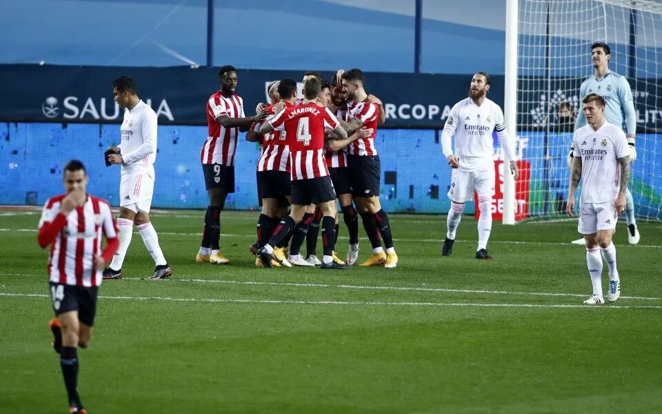 Бензема левандовский 2022. Хави барселона 2015. Реал суперкубок атлетико 2018. Реал мальорка 11 сентября. Матч реал барселона.