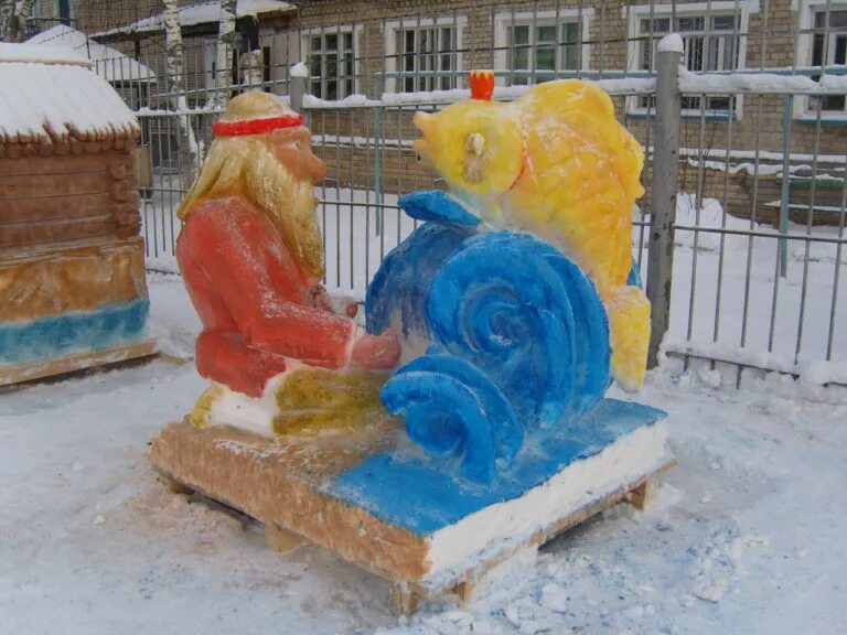 оригинальные постройки из снега. фигуры из снега. снежные постройки в детском саду на участке. легкие фигуры из снега для детского сада. снежные скульптуры в детском саду.