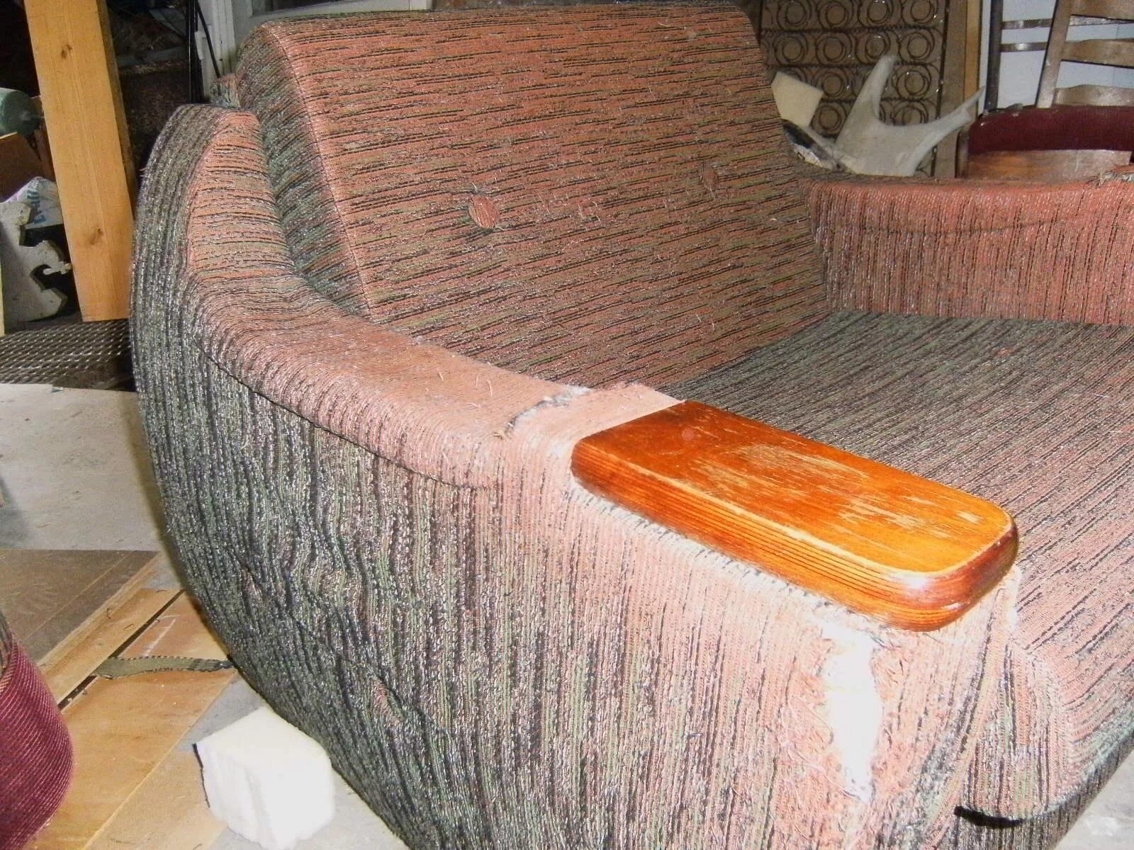 Самодельное мягкое кресло. Кресло своими руками мастер класс. Кресло из стула. Переделка кресла. Кресло для кукольного домика.