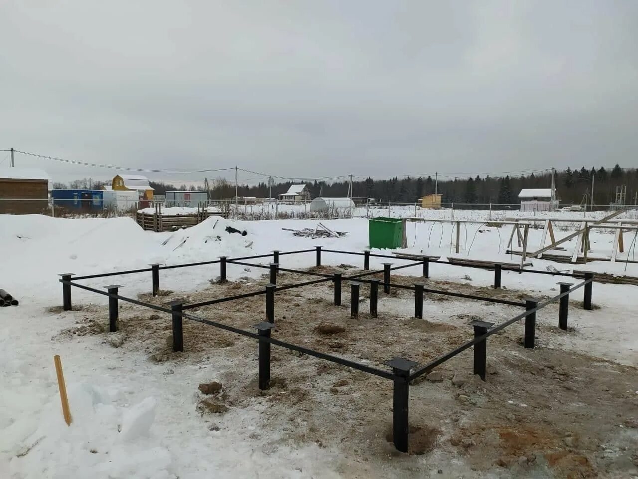 Фундамент на винтовых сваях. Фундамент на винтовых сваях. Свай минус. Винтовые сваи и ленточный фундамент плюсы и минусы. Свай минус.