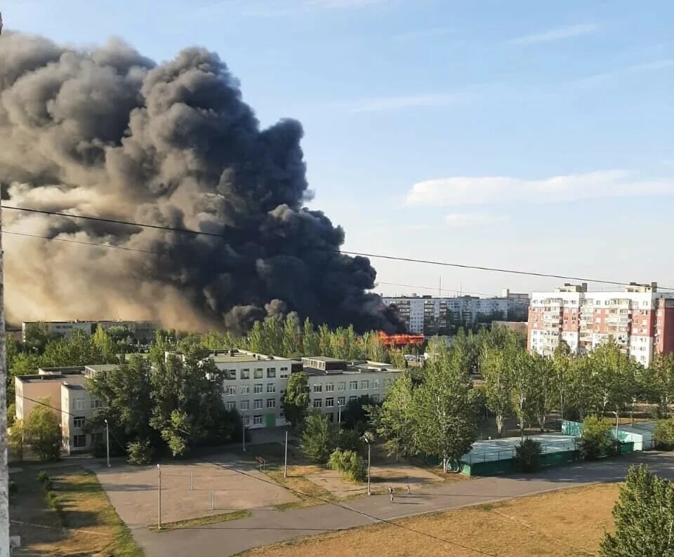 На какой улице горит дом. Пожар Волжский. Горит рынок. Волжский горит рынок. Сгорел рынок Волжский.