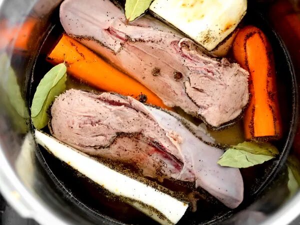 Рецепт приготовления свиного языка в кастрюле. Блюда из свиного языка. свиной язык в кастрюле. варка языка свиного по времени. свиной язык блюдо.