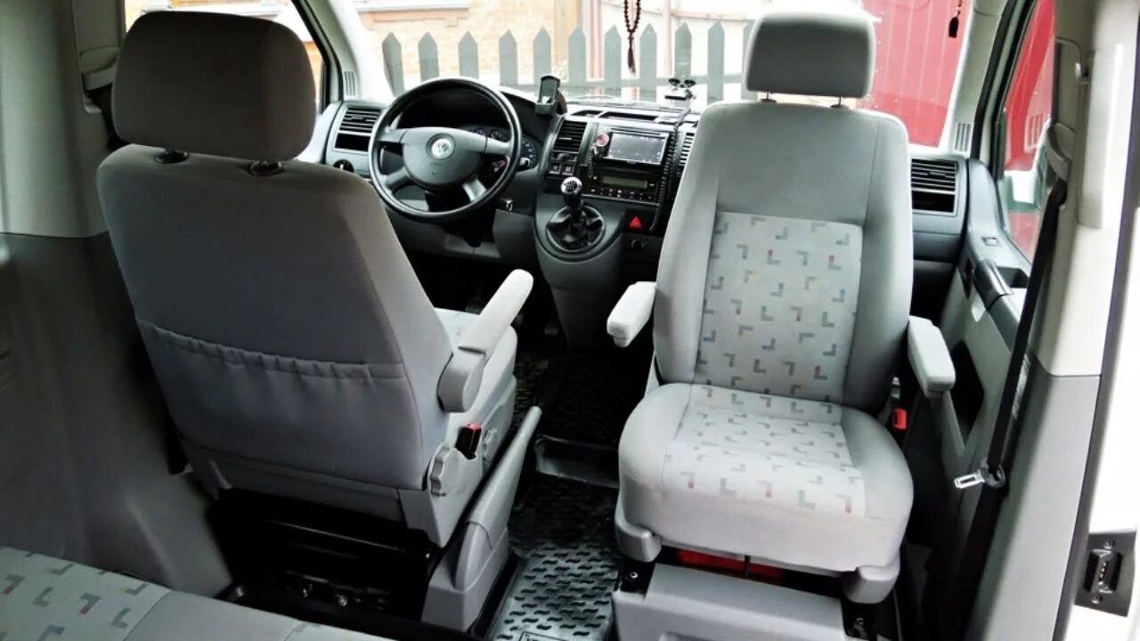 Сидение т5 мультивен. Volkswagen caravelle t5 сидение. vw caravelle t5 салон. сиденье поворотное пассажирское фольксваген мультивен. volkswagen multivan переднее поворотное кресло.
