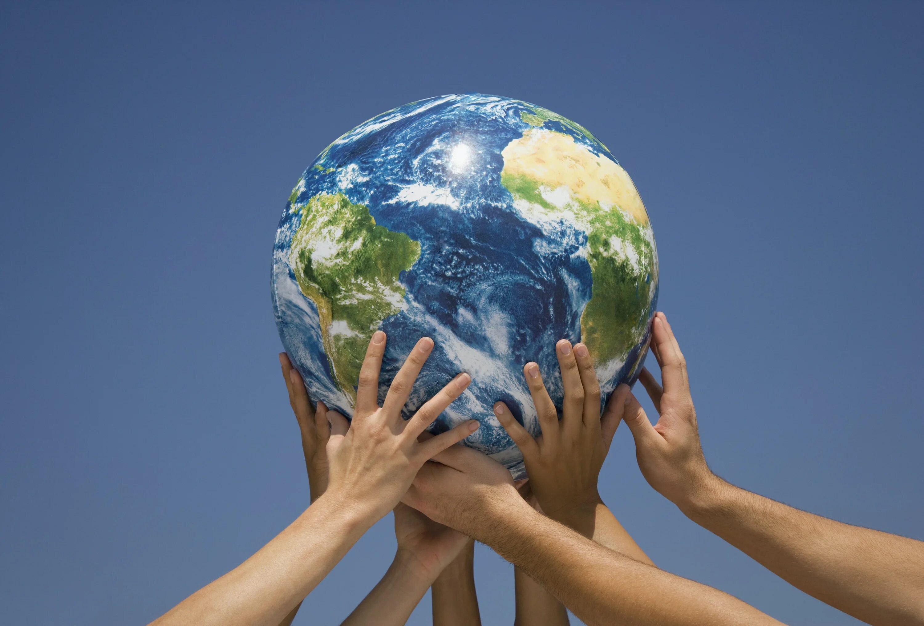 We are living in a world. Земной шар в руках человека. Планета в руках человека. Мир в руках человека. Земля в руках.