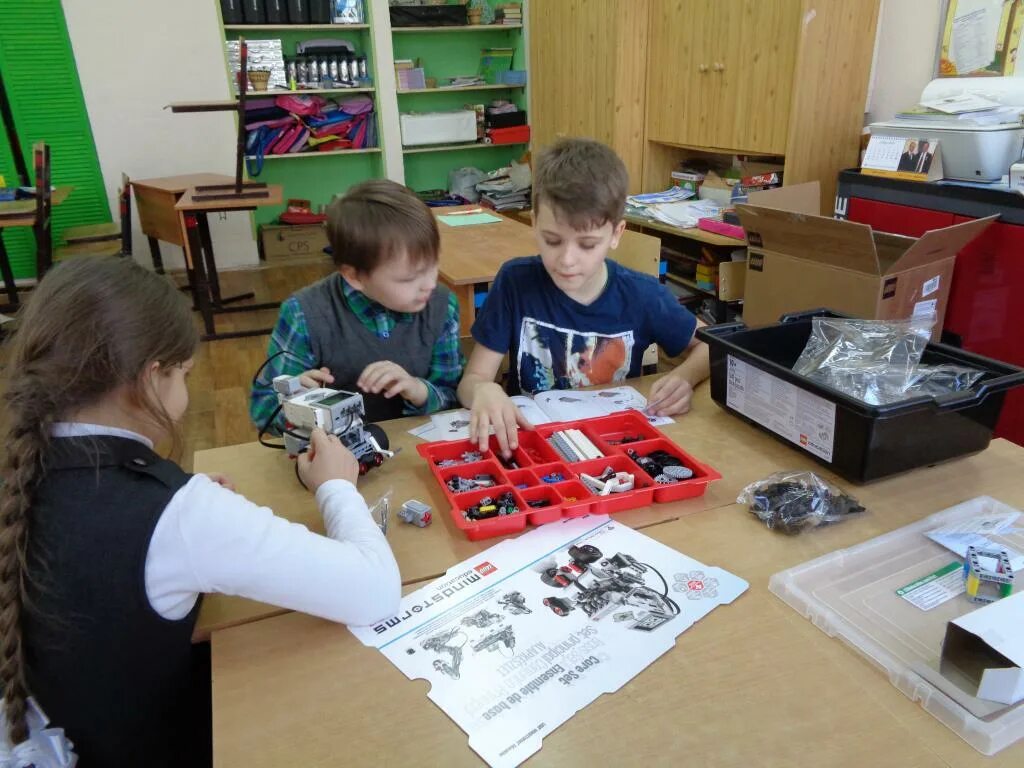 Объединение школа детский сад. Бассейны деревни брусилово тверь. Эмблема дополнительного образования детей. Некоммерческий детский центр образования. Kindergarteners.