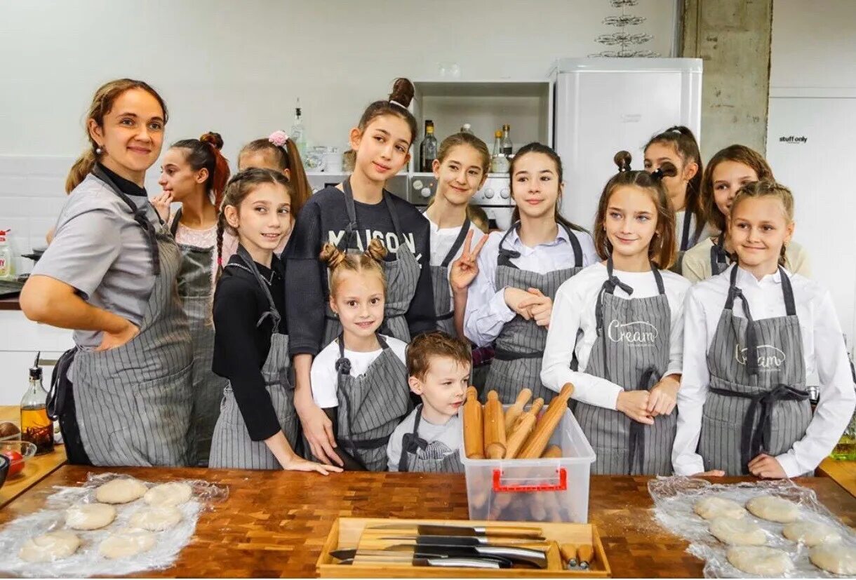 Школа крем. Cream school. Скрим в дизайне. Увлажняющий крем для лица вкусвилл. Корейский тональный крем too cool for school.