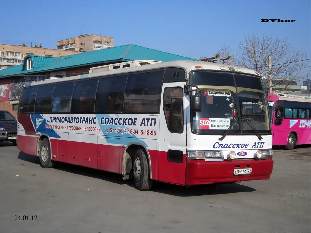 Номер автовокзала владивосток. Kia Granbird Приморский край автобус 504. Автобус Приморский край Азия Грандберд. Автобус Приморский край Приморавтотранс. Автовокзал Владивосток.