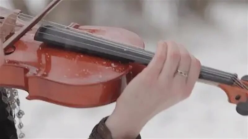 Инструмент скрипка играет на гитаре. Скрипка гифка. смычок в руке. скрипач гиф. скрипач анимация.