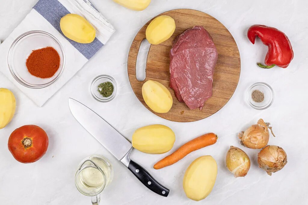 Cooking ingredients. Мясные продукты. Мясо на доске. Картофель морковь лук на доске. 6000 Продукты.