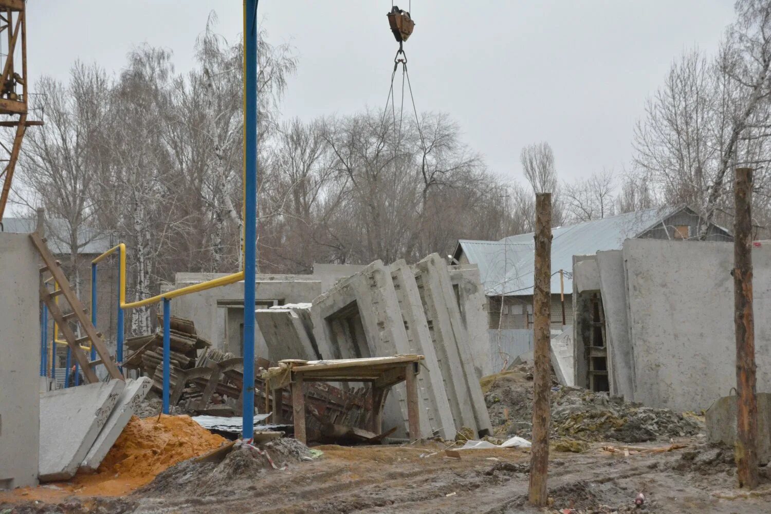 Дома для переселенцев из аварийного жилья Саратов заводской ра. Саратов аварийные дома заводской район. Заводской район. Строительство домов в Саратове. Аварийное расселение саратов новости