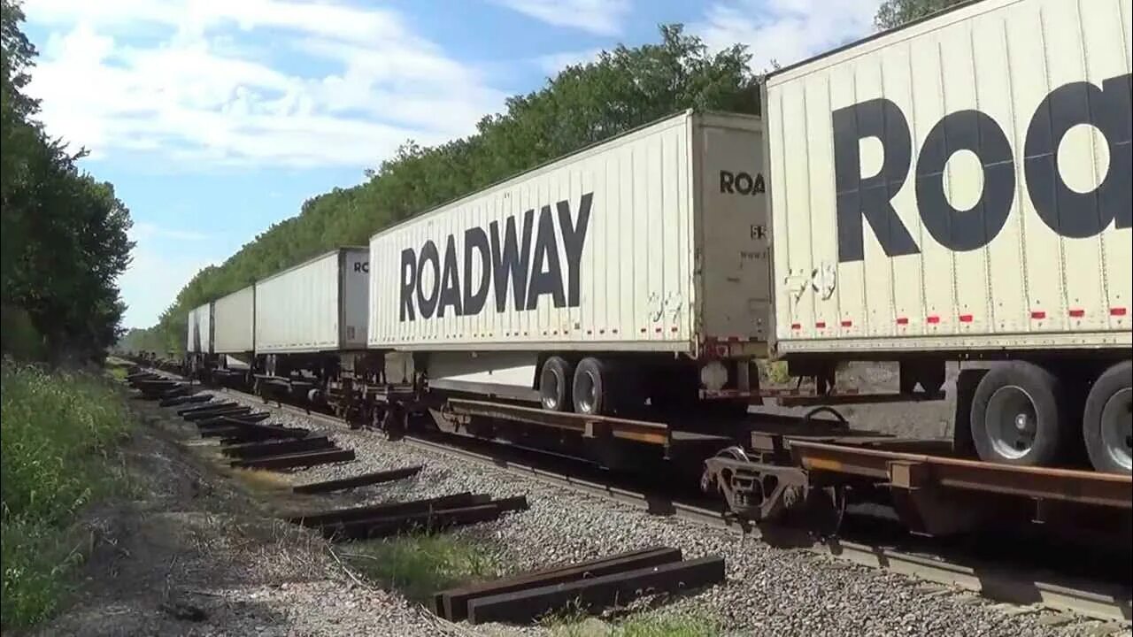 Train trailers. Train back. intermodal trailer. piggyback transportation canada.