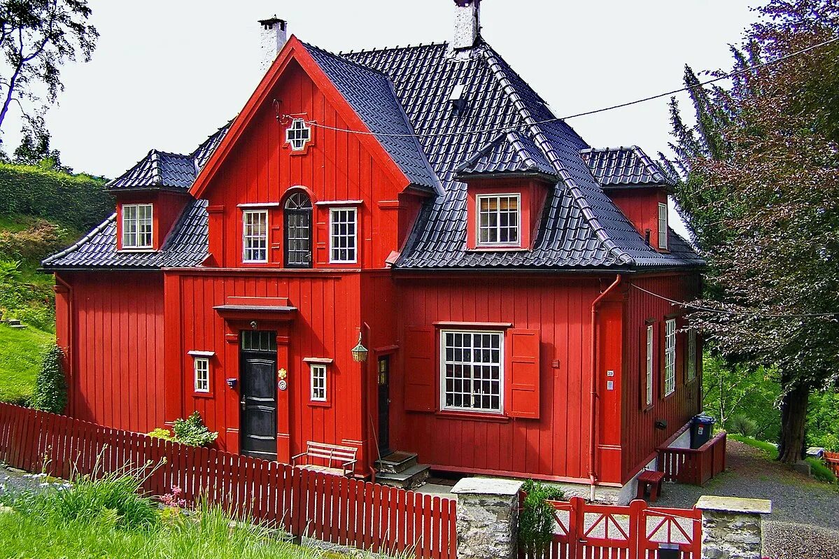 Pin on These Are a Few of My Favorite Things :) Red house, Red houses, House des