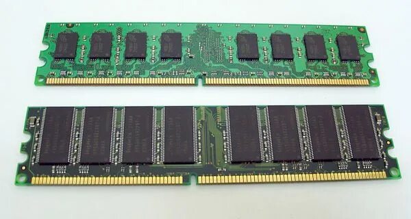 2 разные оперативной памяти. Оперативная память DDR ddr2. Модули оперативной памяти ddr2. Оперативная память ddr1 256мб Kingstone. Ddr1 vs ddr2.
