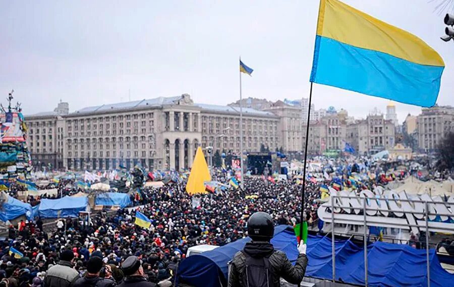 Майдан что это такое простыми словами кратко. Евромайдан на Украине в 2014. Киев 2013 Майдан. Майдан 2014 площадь независимости. Гос переворот Украины 2014.