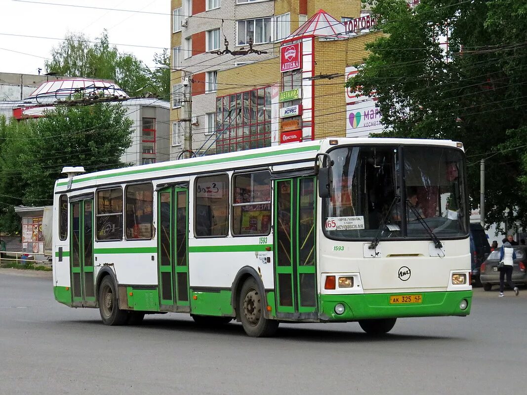 Маршрут 165 киров. Лиаз 5256.26. исуповская киров. х593ох152.