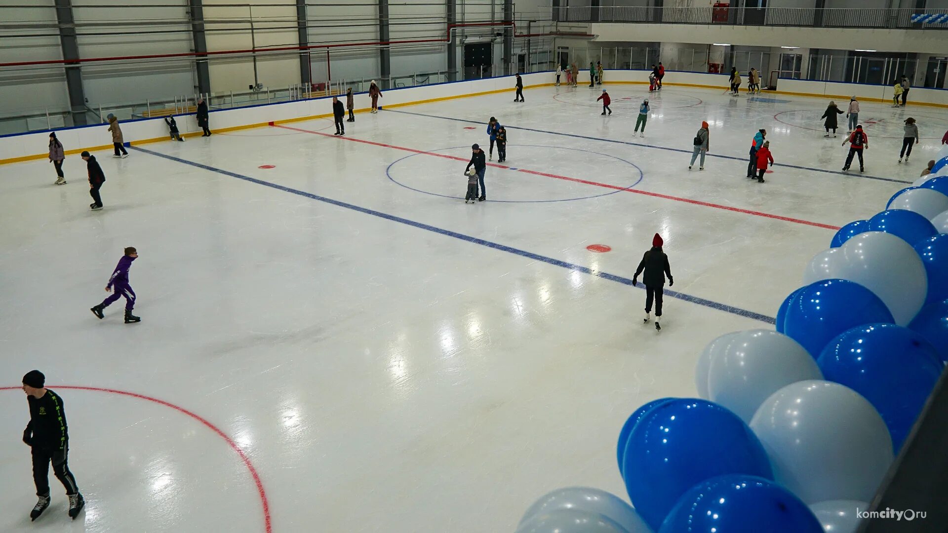 арена металлургов комсомольск. ледовый дворец комсомольск на амуре дзержинского. новый ледовый дворец комсомольск-на-амуре. новый каток в комсомольске на амуре. ледовый дворец комсомольск на амуре дзержинского.