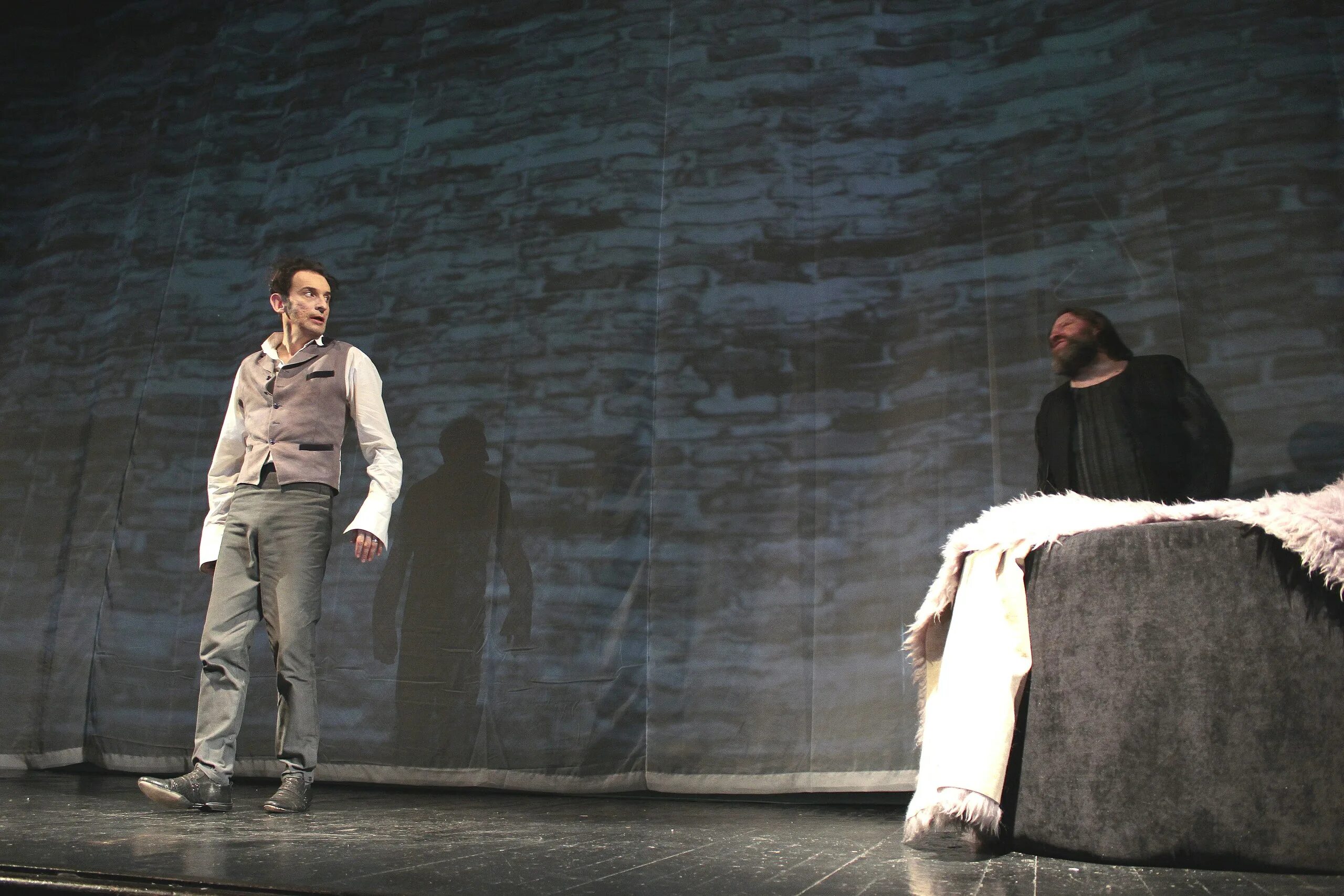 Театр п р. Театр п р. Театр п р. Антон хабаров свадьба кречинского. Театр п/р армена джигарханяна, основная сцена.