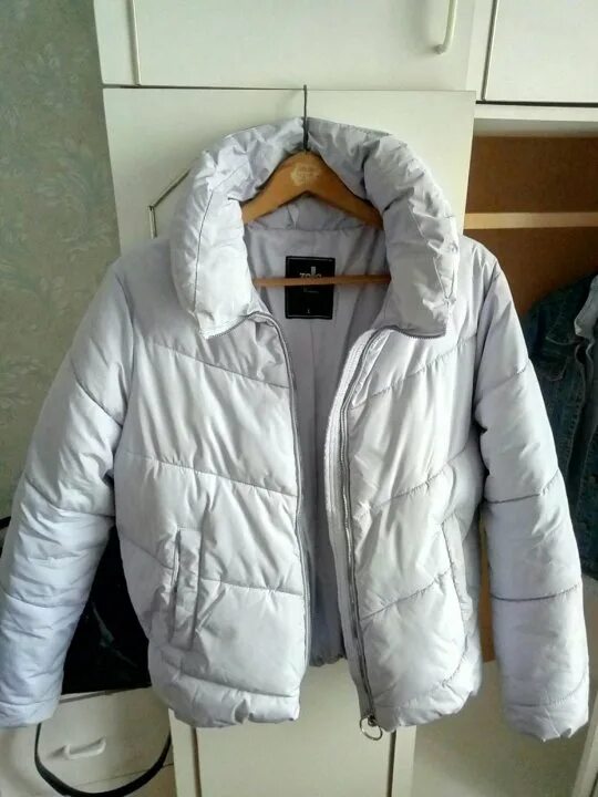 Белая куртка Zolla 3999. Золла куртки женские. Куртка Zolla женская серая. Zolla короткая куртка.